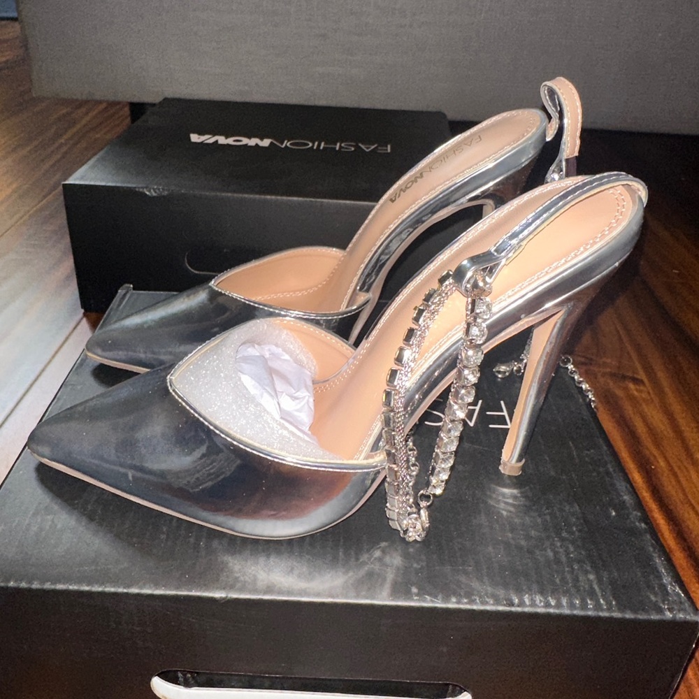 Silver fashion nova heel size 6